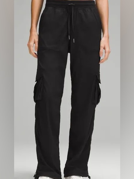 Dance Studio Relaxed-Fit Mid-Rise Cargo Pant. Size Small, Black